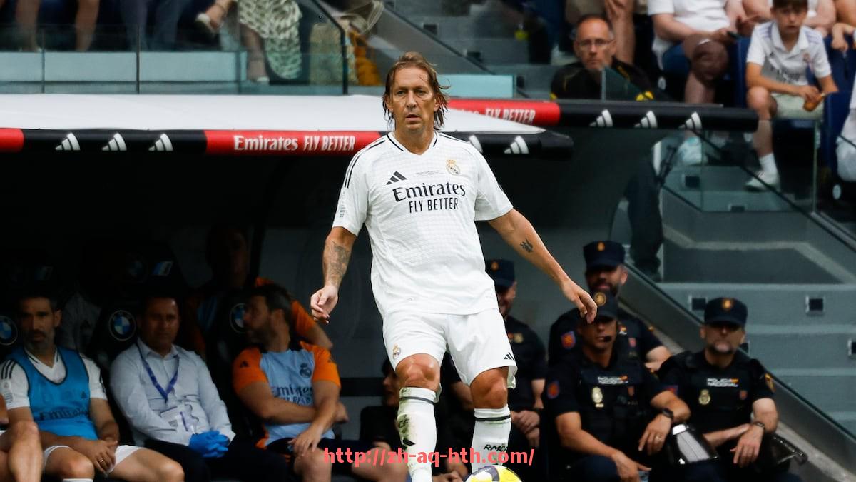 华体会hth登录入口-英超留胡须球员名单及其个性形象塑造