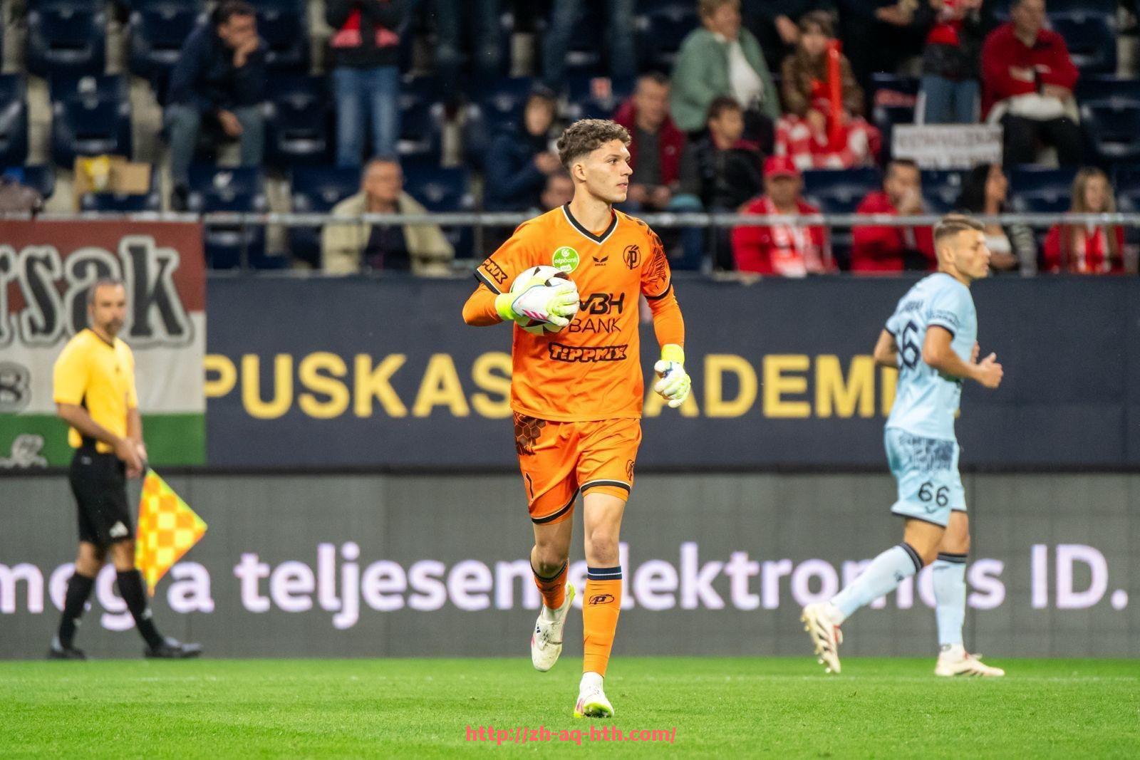 华体会hth登录入口-世俱杯比赛VAR使用历史分析及其对判罚的影响